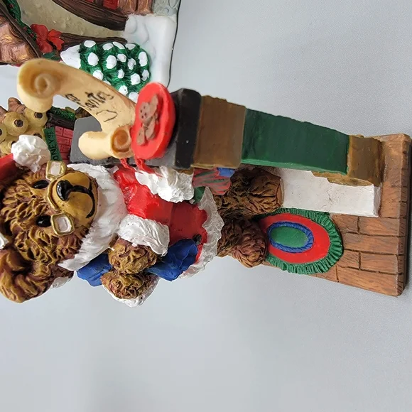 Hollybeary USA Christmas Village Set Of 4 - Picture 5 of 16